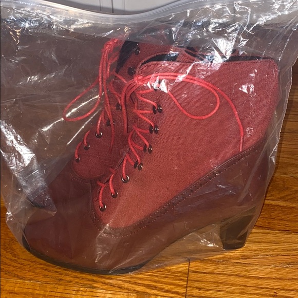 Red Lace up Heeled boots - Picture 1 of 4